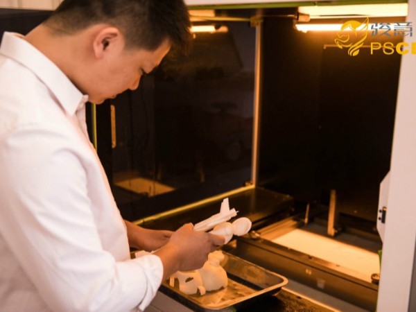 一款塑料玩具定制生产需要多少钱？
