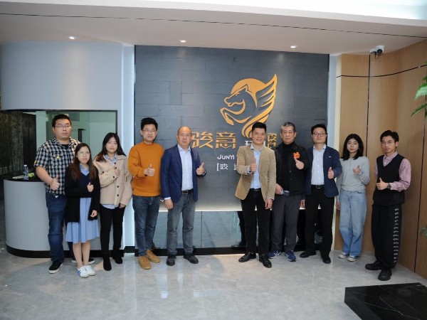 广东省工业设计协会一行领导莅临草莓视频在线观看入口WWW设计参观